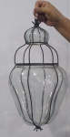 Antigo e Lindo Lustre - Vidro em Gomos com armação de ferro - Medida:  47 cm de comprimento x 28 cm diâmetro maior.