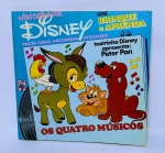 LP Compacto e Livro Educativo - Série Brinque e Aprenda Inglês - Historinha da Disney em: Os Quatro músicos . Livro com atividades, historinha e ilustrações que ajudam e ensinam a entender o idioma Inglês. 16 páginas - Ano: 1980 - Marcou época - Medida do livro: 8,5 x 8,5 cm. Obs: possuem anotações nas atividades.