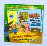 LP Compacto e Livro Educativo - Série Brinque e Aprenda Inglês - Historinha da Disney em: Os Três Porquinhos. Livro com atividades, historinha e ilustrações que ajudam e ensinam a entender o idioma Inglês. 20 páginas - Ano: 1980 - Marcou época - Medida do livro: 8,5 x 8,5 cm. Obs: possuem anotações nas atividades.