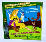 LP Compacto e Livro Educativo - Série Brinque e Aprenda Inglês - Historinha da Disney em: A BELA ADORMECIDA. Livro com atividades, historinha e ilustrações que ajudam e ensinam a entender o idioma Inglês. 20 páginas - Ano: 1980 - Marcou época - Medida do livro: 8,5 x 8,5 cm. Obs: possuem anotações nas atividades.
