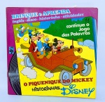 LP Compacto e Livro Educativo - Série Brinque e Aprenda Inglês - Historinha da Disney em: O PIQUENIQUE DO MICKEY. Livro com atividades, historinha e ilustrações que ajudam e ensinam a entender o idioma Inglês. 20 páginas - Ano: 1980 - Marcou época - Medida do livro: 8,5 x 8,5 cm. Obs: possuem anotações nas atividades.