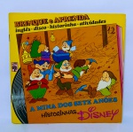 LP Compacto e Livro Educativo - Série Brinque e Aprenda Inglês - Historinha da Disney em: A MINA DOS SETE ANÕES. Livro com atividades, historinha e ilustrações que ajudam e ensinam a entender o idioma Inglês. 20 páginas - Ano: 1980 - Marcou época - Medida do livro: 8,5 x 8,5 cm. Obs: possuem anotações nas atividades.
