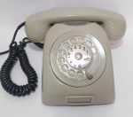 Antigo e lindo telefone de disco - Ericsson - Cor Cinza - Conforme fotos - Medida: 21 x 22,5 x 11 cm - Ótimo estado. porém não foi testado, pois falta a caixinha da fonte. Conforme fotos.