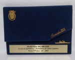 Lindo e luxuoso convite de formatura - Escola de aprendizes - Marinheiros de Santa Catarina - Turma Whiskey - Ano: 2004 - Testos e fotos dos formandos - Capa dura camurçada, com placa e detalhes em metal - Marinha do Brasil - Medida: 20 x 15 x 1,5 cm.