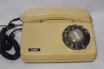 Antigo Telefone com disco Multtel - Cor Bege - Mod. TB 81 - Telefone TOC - 1986 - Medida: 20 x 16 x 9,5 cm.