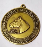 Numismática - Antiga e rara medalha de homenagem da CCCCN à Associação Brasileira de Criadores de Cavalos Crioulos - Pelo patriótico trabalho em prol da raça, iniciado em 20/2/1932 - XII Semana do Cavalo - Ministério da Agricultura - Ano: 1976 - Bronze - 44 mm de diâmetro - Mil Brindes -