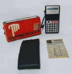 Antiga e rara Calculadora Toshiba BC-815 - Com caixa original, capinha de proteção e com manual de instruções - Funcionando perfeitamente, com 4 pilhas AA - Em ótimo estado! Made in Japan - Display VFD (fluorescente a vácuo) - Medida da calculadora: 17 x 8 x 3 cm.