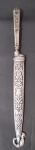 Antigo e raro punhal de prata ricamente lavrado com flores e florões - Lâmina de aço com gravação - E. C. P - Medida total: 25 cm Comp - Medida da lâmina: 14 cm comp.