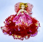 Linda Fadinha  a corda musical - Fadinha feita de Biscuit - Funcionando - Para dar corda basta girar a base. Bonequinha gira. Medida: 14 x 9 cm.