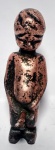 Antigo, lindo e curioso abridor de garrafas e saca-rolha, no formato de menino em metal maciço bronzeado - Possui perda na ponta do saca-rolha. conforme fotos. Medida: 11 x 3,5 x 5cm