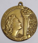 Antiga Medalha em bronze - Jogos da primavera - Série de Clubes - representando basquete - Competição criada e promovida pelo extinto Jornal Dos Sports. No ano de 1947 - Gravador: Vianna - Medida: 47mm de diâmetro.