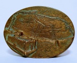 Segunda Guerra Mundial - Peça em bronze - Souvenir do Comitê de comemoração do famoso ''Dia D'' - Desembarque de tropas aliadas em Arromanches - Normandia - Em 6 de Junho de 1944 - Medida: 8 x 6 2 cm - Peso: 350 gramas.
