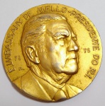 Medalha Ernesto Imbassahy de Mello - Presidente do Rotary Internacional - Ano: 1975/1976 - Bronze douro - Esfinge em alto relevo - Medida: 5 cm diâmetro.