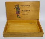 Antiga caixa em madeira - Sabonetes Brighton - Lavender Soap - Medida: 18,5 x 10 x 4 cm - No fundo da tampa possui uma perda de madeira, não compromete a estrutura, conforme fotos.
