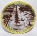 PORCELANA - Prato de decorativo em porcelana representando 5 anos da cidade de Arthur nogueira - SP - Foto aérea do ano 1955 de Júlio Caetano Filho - Porcelana são Joaquim - SP. Medida: 19 cm diâmetro.