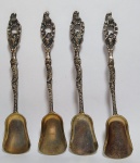 METAL PRATEADO - 4 Antigas colheres de açúcar estilo art nouveau - Bronze espessurado á prata - Possui desgaste. Medida: 14,5 cm comp.