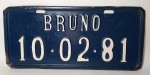 COLECIONISMO - Antiga Placa de Carro Decorativa em Alto Relevo - Representando nome e data de nascimento - Bruno: 10/02/81 - Metal - Medida: 35 x 16 cm.