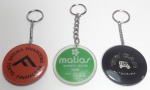 Colecionismo - 3 antigos e grandes chaveiros em acrílico, promocionais de empresas diferentes. Medida: 5,5 cm de diâmetro.