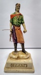 COLECIONISMO - ESTÁTUA - Em resina "O Laçador" Símbolo oficial da cidade de Porto Alegre - Rio Grande do Sul. Mede: 17 cm alt X 7 cm X 6 cm Base.