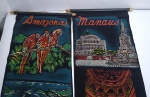 KITE COM 2 LINDOS  E ANTIGO QUADRO ESTILO PERGAMINHO - Personalizado - em camurça ,com belas paisagens representando: Manaus e Amazonas  - Medindo: 83 X 33 cm