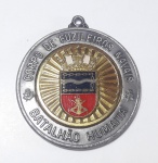 Militaria - Medalha Corpo de Fuzileiros Navais - Batalhão Humaitá - Confeccionada em metal cinzelado, dourado, e esmalte. Medida: 4,5 de Diâmetro x 0,5 cm de Espessura.
