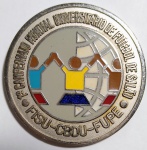 NUMISMÁTICA - Antiga, rara e colecionável Medalha comemorativa ao 1º CAMPEONATO MUNDIAL UNIVERSITÁRIO DE FUTEBOL DE SALÃO. Realizado em São Paulo - 23 a 29 de Janeiro de 1984 - FISU - CBDU - FUPE - Metal com detalhes esmaltado. medida: 42 mm de diâmetro x 44 espessura.