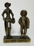Lindo souvenir Espanhol - D. Quijote e Sancho, La. Mancha - Em metal maciço - Medida: 8,3 x 5,8 cm.