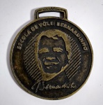 Medalha em bronze - Escola de Vôlei Bernardinho - Medida: 7,3 cm de diâmetro x 0,5 cm espessurada cm.