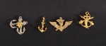 Militaria - Marinha do Brasil - 4 Lindos distintivos de gola em metal dourado e prateado - Medida: 4 x 3 cm.