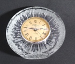 Germany - Antigo Relógio de Mesa Alemão, em espessurado Vidro de Cristal - Funciona com 1 Pilha 1.5 V - Studio Nova - Relógio com proteção em vidro boleado - Diâmetro maior: 12,8 cm Espessura: 5,3 cm.
