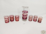 Licoreira com 6 copos em Cristal lapidado rosa . friso dourado. Medida: jarra 19 cm x 8 cm e copos 5 de 8 cm x 5 cm e 1 de 7,5 cm x 4,5 cm .