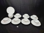 Jogo de 8 Xicaras de Chá Friso Prata Porcelana Renner. Medida: xicaras 7,5 cm x 4 cm altura e pires 15 cm