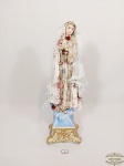 Imagem Santa Nossa Senhora Fátima em Gesso Pintado com Policromia e Decoupage. Medida: 33 cm altura