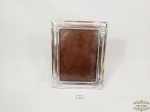 Porta Retrato Moldura Trabalhada em Prata de Lei Teor 850 . contrastada . . Medida: 17,5 cm x 22,5 cm