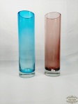 2 Vasos Floreiras  cilindricas  base em Vidro Colorido. Medida: 29 cm altura x 8 cm diametro