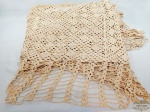 Colcha Casal em Croche tonalidade Bege Medida: 2,50 x 1,33 apresenta marcas de guardado babado 20 cm