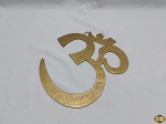 Símbolo Hindu conhecido como "Om" ou "Aum" em metal dourado com detalhes cinzelados. Medindo 31cm x 29,5cm.