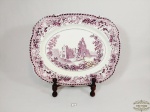 Travessa  decorativa Retangular em Faiança Inglesa tonalidade lilas  e Branca  representando cenas de   Castelo. Medida: 35 cm x 28 cm.