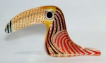 PALATNIK – Escultura cinética representando tucano em resina de poliéster de manufatura Abraham Palatnik. Medindo 10 cm de altura por 17,5 cm de comprimento. 