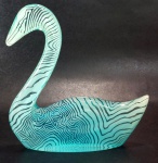 PALATNIK – Escultura cinética representando cisne em resina de poliéster de manufatura Abraham Palatnik. Medindo 19 cm de altura por 19 cm de comprimento. 