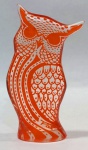 PALATNIK – Escultura cinética representando coruja em resina de poliéster de manufatura Abraham Palatnik. Medindo 10 cm de altura por 5,5 cm de comprimento. 