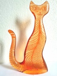 PALATNIK  Escultura cinética representando gato gigante em resina de poliéster de manufatura Abraham Palatnik. Medindo 40 cm de altura por 25 cm de comprimento. 