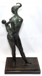 CARYBÉ - HECTOR JULIO PÁRIDE BERNABÓ - Escultura Maternidade em bronze assinado sobre base em mármore negro. Mede 50 cm de altura por 18 cm de largura e 28 cm de comprimento.
