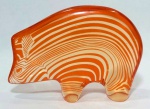 PALATNIK – Escultura cinética representando porquinho em resina de poliéster de manufatura Abraham Palatnik. Medindo 8 cm de altura por 10,5 cm de comprimento. 