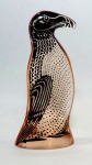 PALATNIK – Escultura cinética representando pinguim em resina de poliéster de manufatura Abraham Palatnik. Medindo 11 cm de altura por 5 cm de comprimento. 