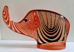 PALATNIK  Escultura cinética representando elefante em resina de poliéster de manufatura Abraham Palatnik. Medindo 12 cm de altura por 19 cm de comprimento.