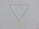 Colar com pingente contendo o numero 13 em metal dourado. Medindo 60cm de comprimento aberto
