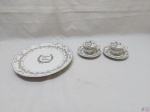 Kit bodas de prata, composto de par de xícaras de café e prato de bolo em porcelana Schmidt. Medindo o prato 25cm de diâmetro.