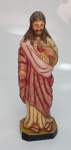 ARTE SACRA  Sagrado Coração de Jesus em madeira nobre ricamente entalhada e policromada, medindo 43 cm x 13 cm.