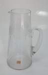 SAINT LOUIS  Belíssima jarra em cristal da manufatura Saint Louis com rica lapidação, medindo 24 cm x 15 cm.